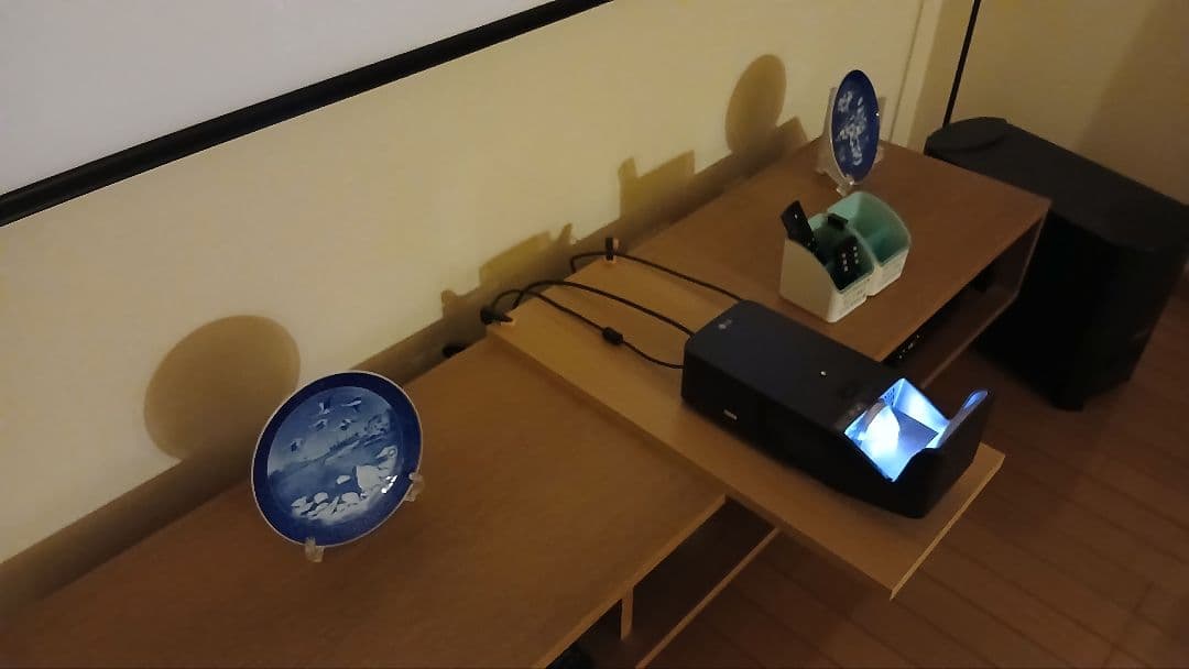 プロジェクター　LG　超短焦点　PF1000UG　お試し用のお品です。