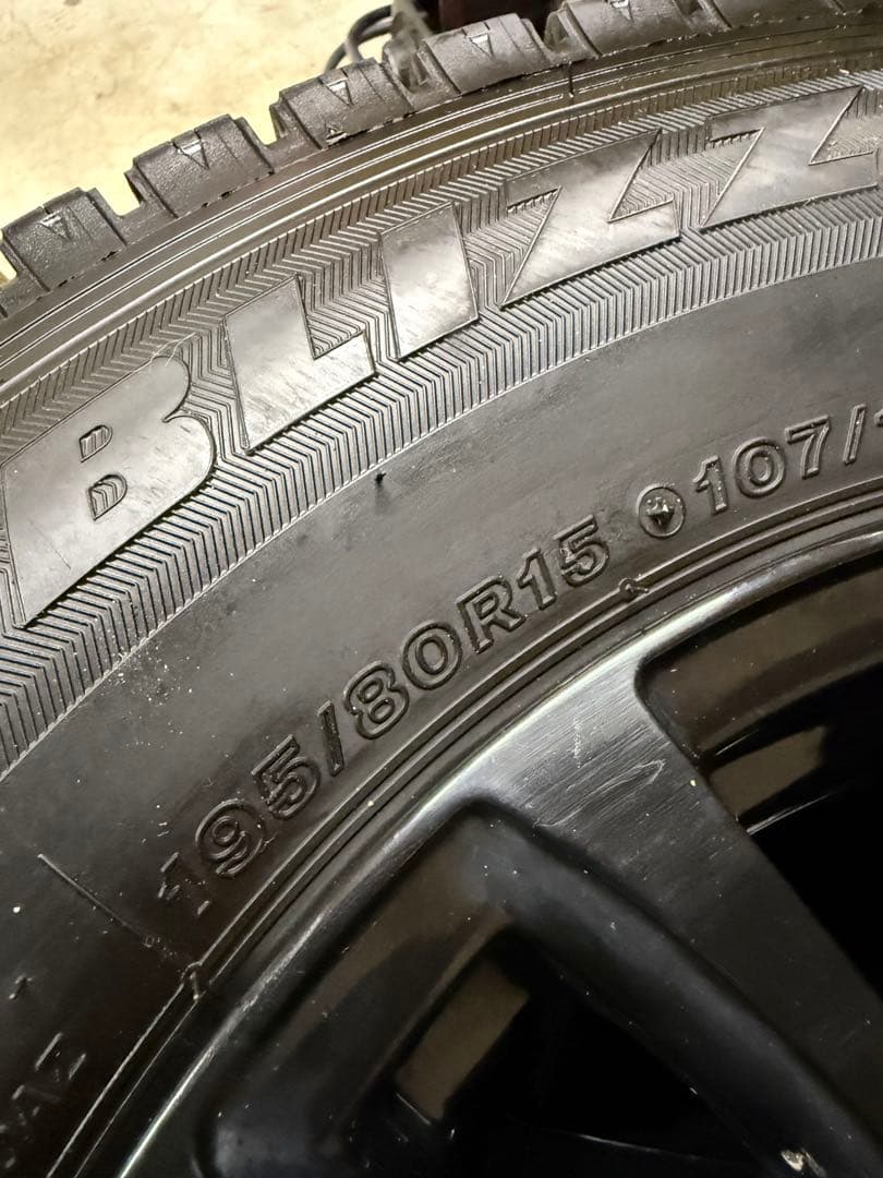 ハイエーススタッドレスブリヂストン ブリザック VL1 195/80R15アルミ