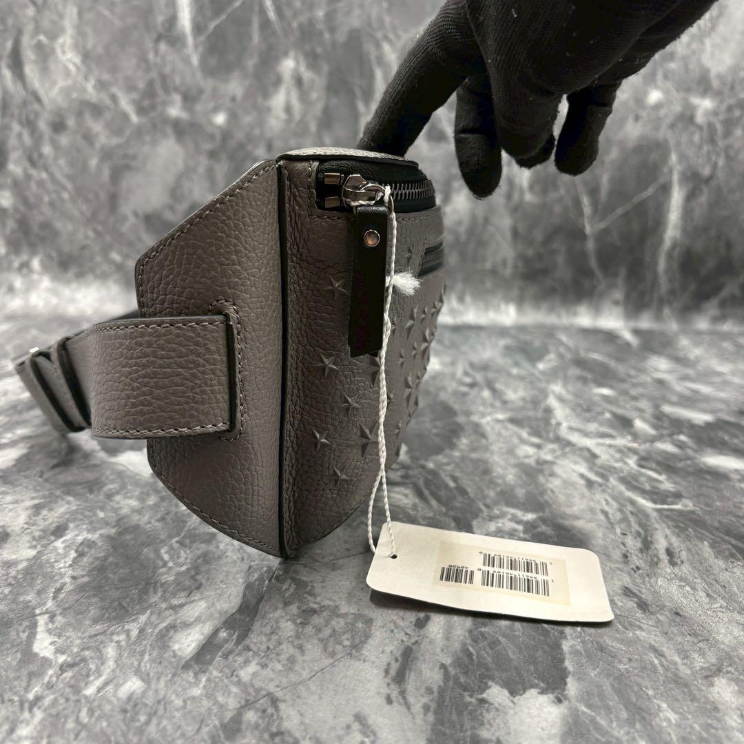 未使用タグ付 JIMMY CHOO ボディバッグ エンボス グレー ななめがけ