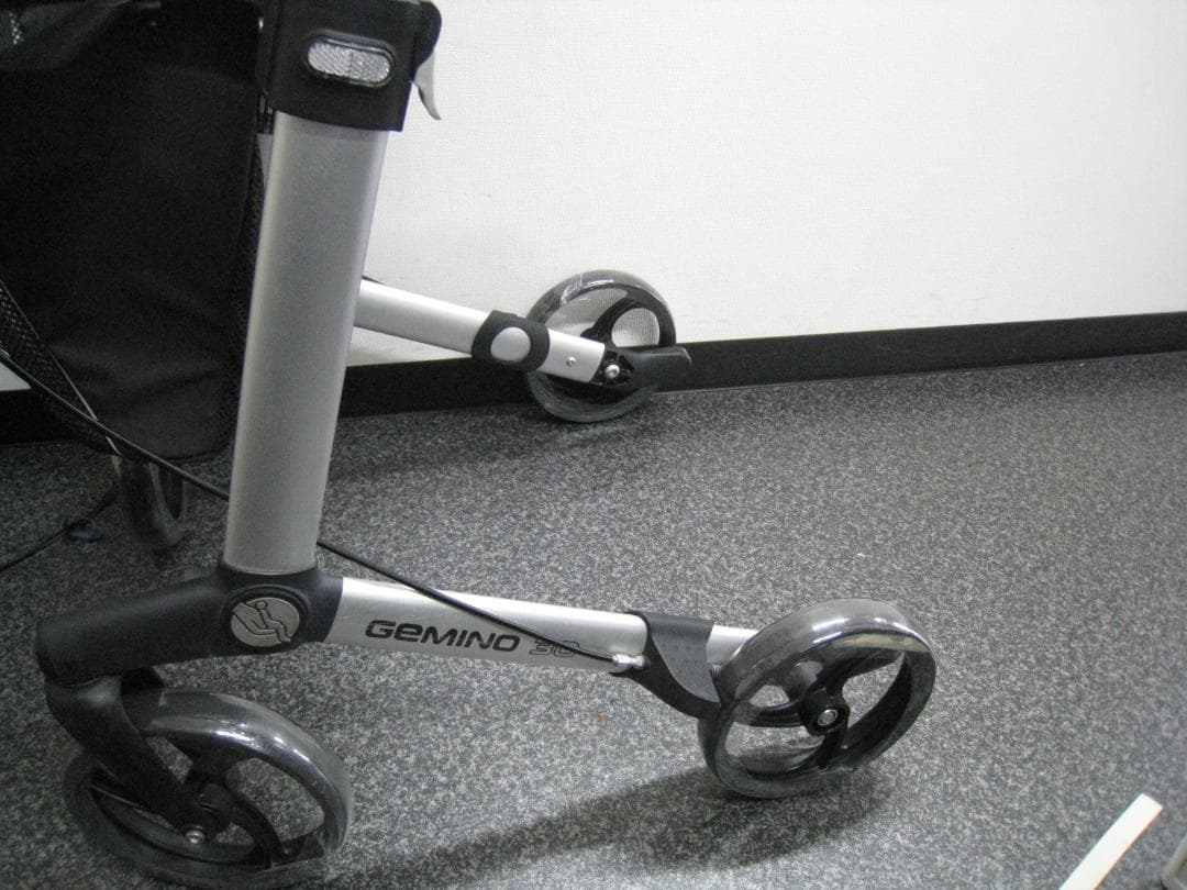 ハンディウォークＬ　GEMINO 30 歩行器 歩行車 パラマウントベッド ③