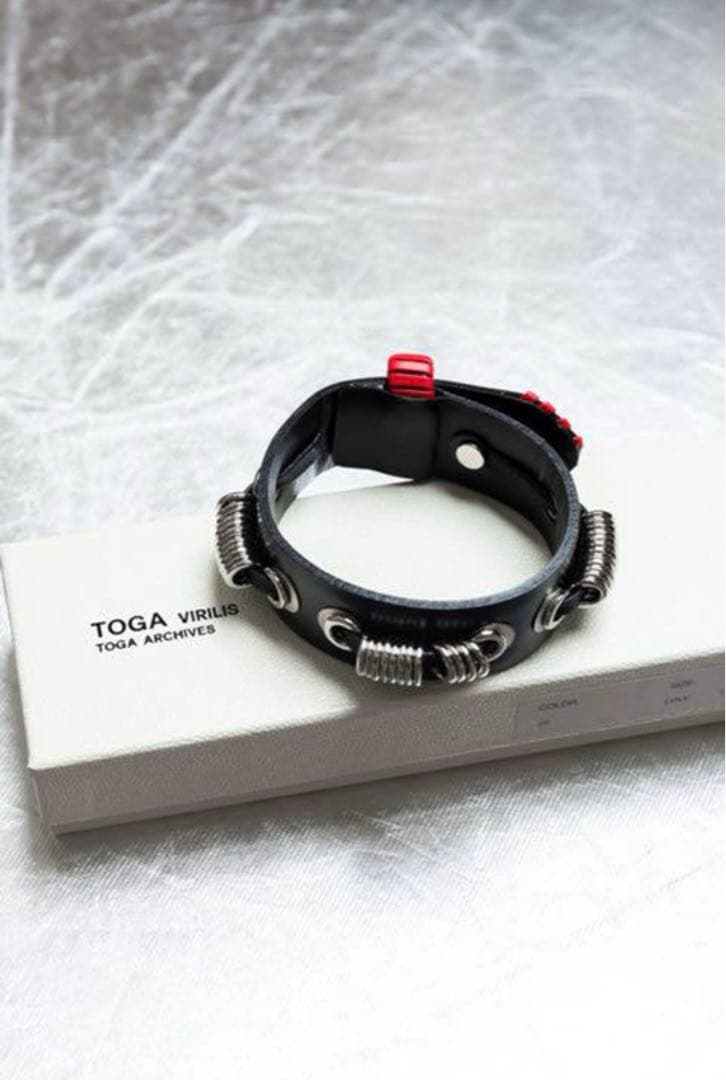 アクセサリー TOGA VIRILIS l leather bangle