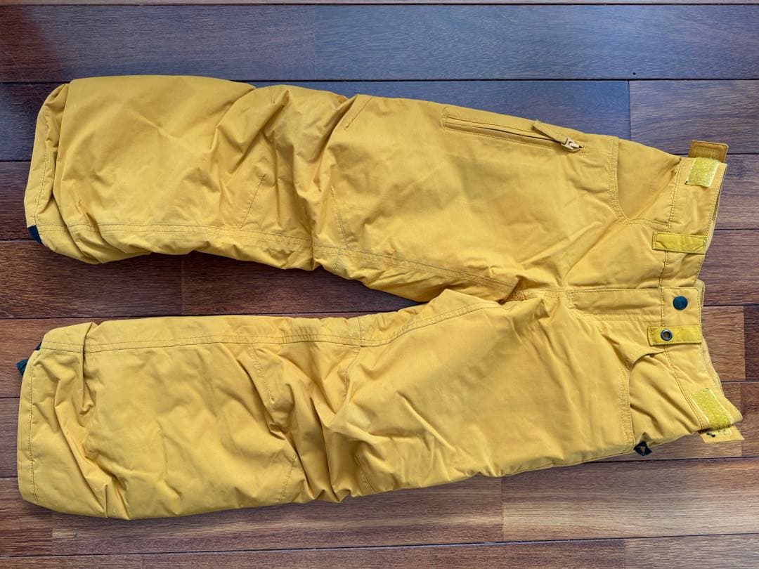 【中古】Burton スノーボードウェア 子ども用 Sサイズ (120㎝)迷彩