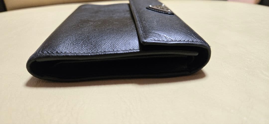 【ゆっぴー】PRADA サフィアーノレザー 二つ折り財布 ブラック