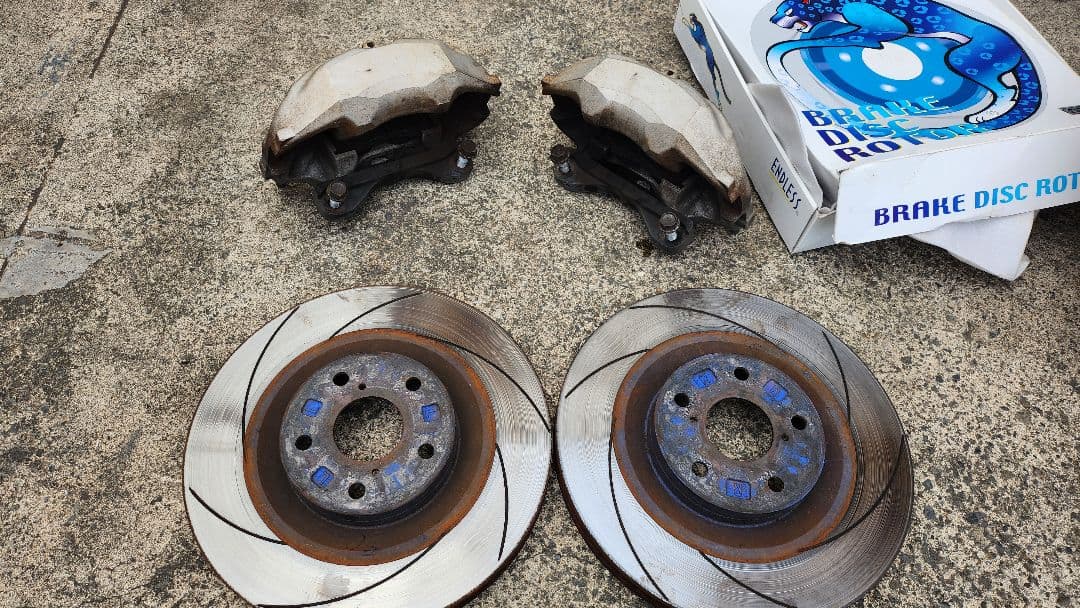 S*t様 50エスティマ用 4potブレーキキャリパー スリットローターセット