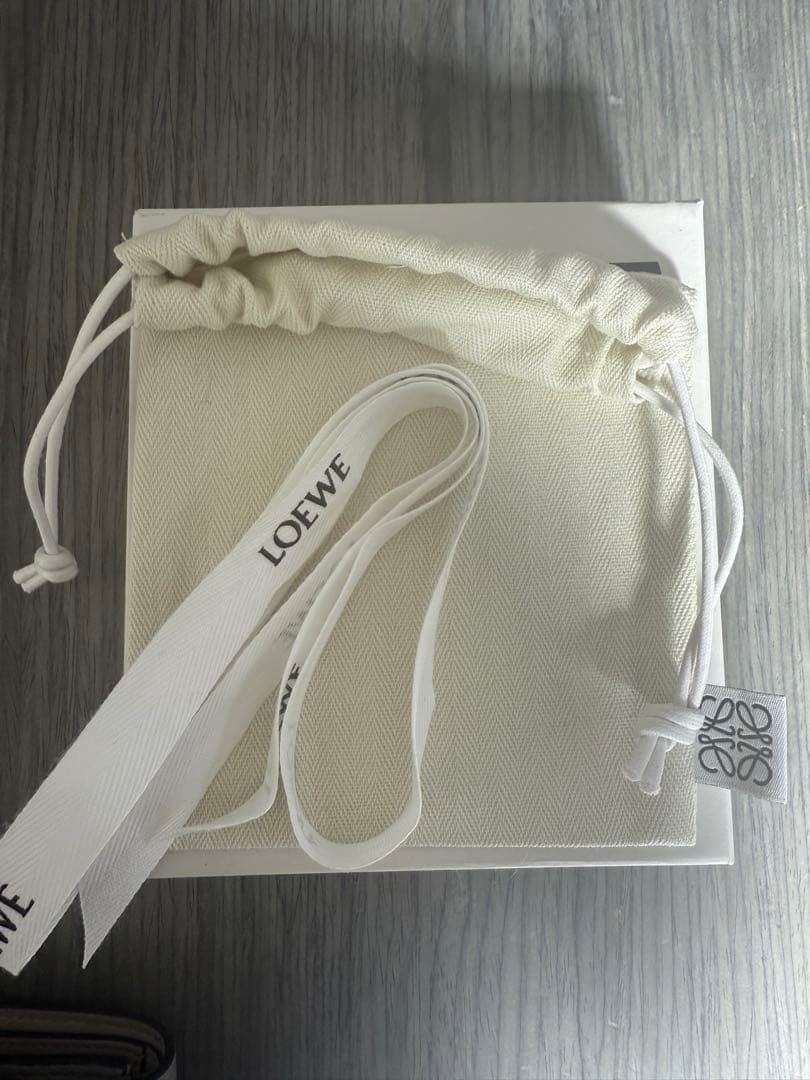 再再値下げ！LOEWE 三つ折り財布