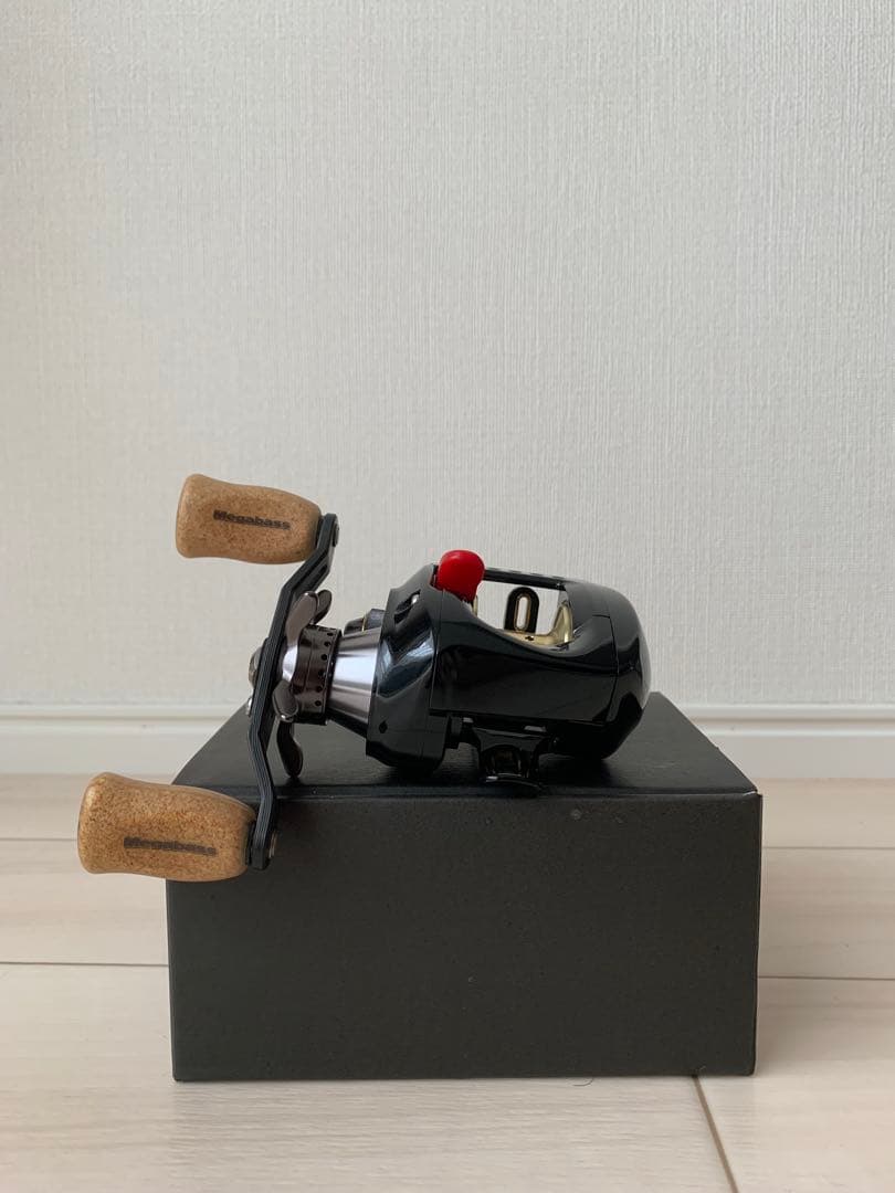 美品　Megabass Orochi 左巻きリール 6.3：1