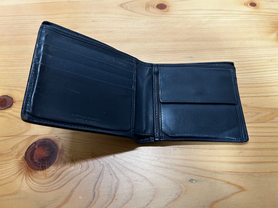 黒 レザー 二つ折り財布 編み込みデザイン