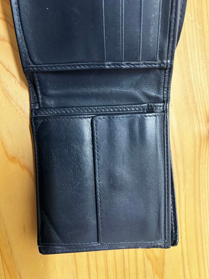 黒 レザー 二つ折り財布 編み込みデザイン