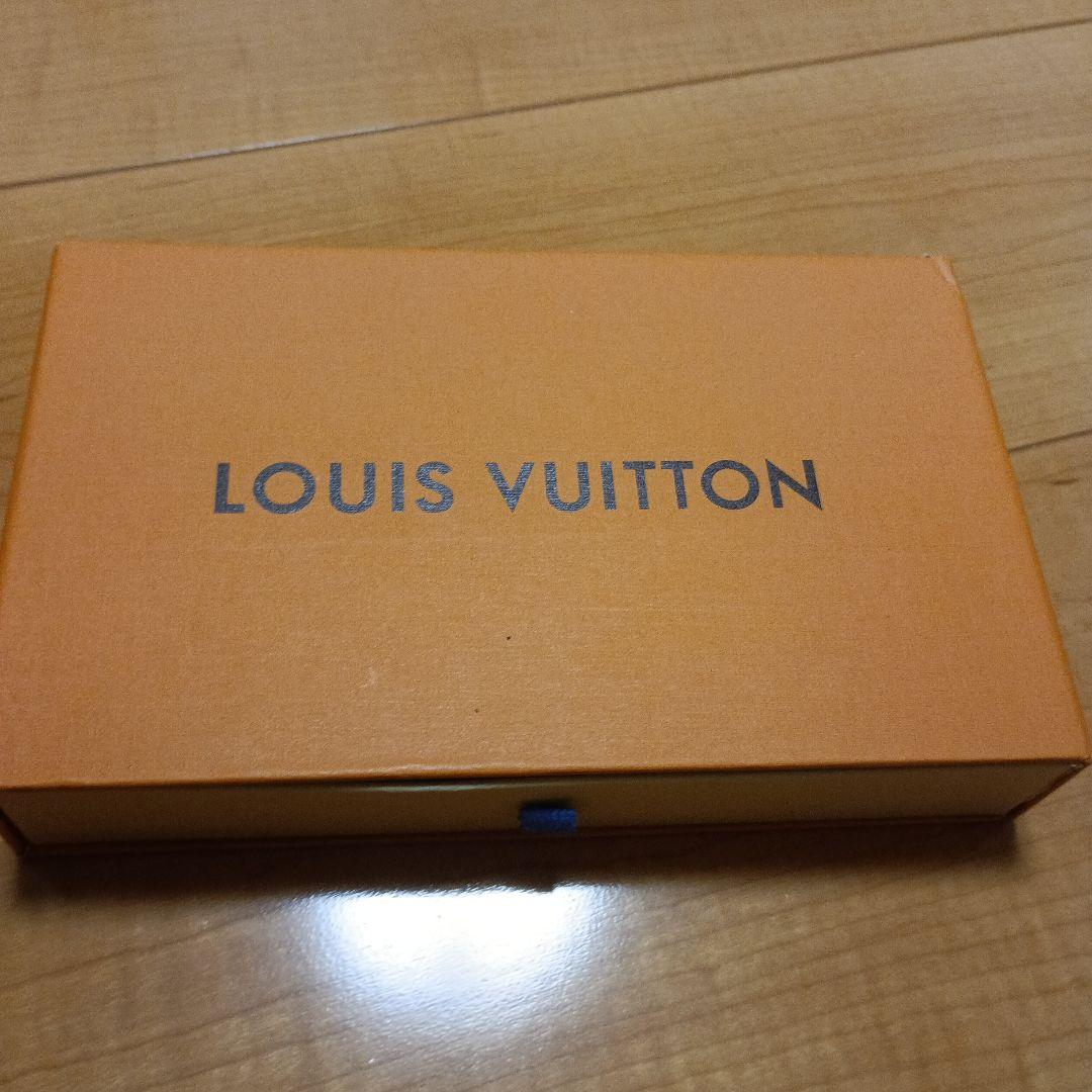 LOUISVUITTON　二つ折り財布　草間弥生　コラボ　サラ　限定品　シリ有