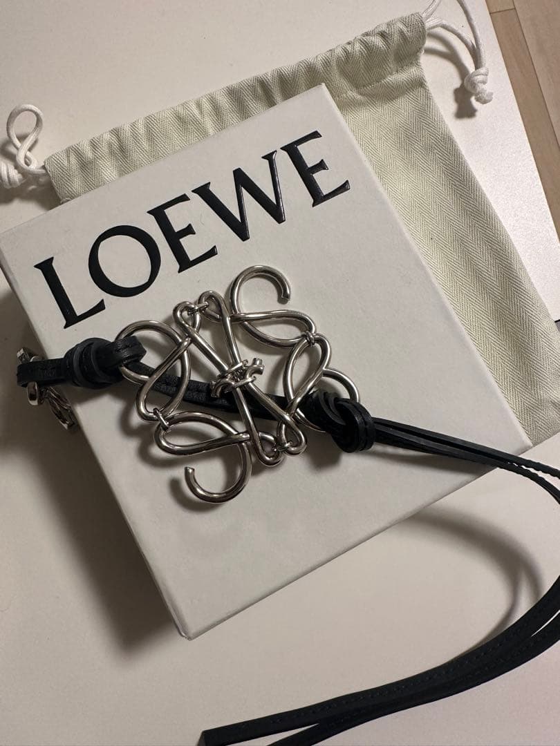 LOEWE シルバー・ブラック キーホルダー