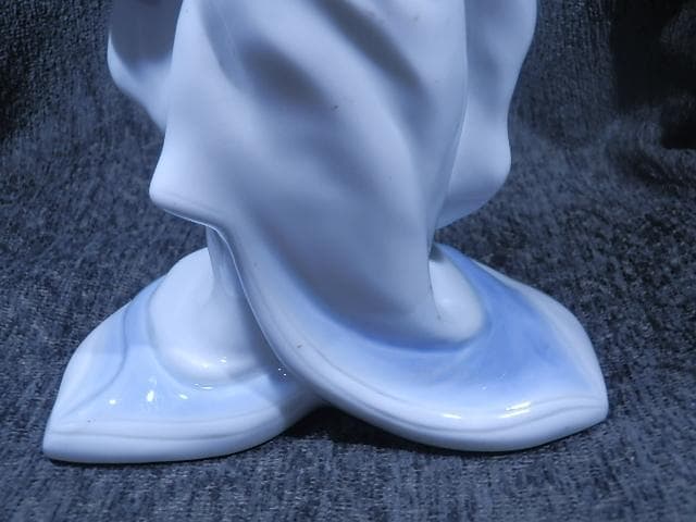 白い童女　香蘭社　高さ21cm　置き場温