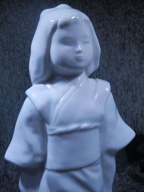 白い童女　香蘭社　高さ21cm　置き場温