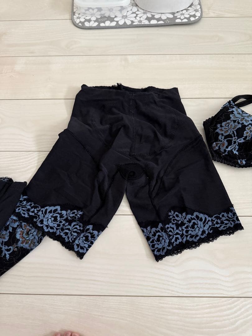 リュミエス　ノアール　Mサイズ　カップD70