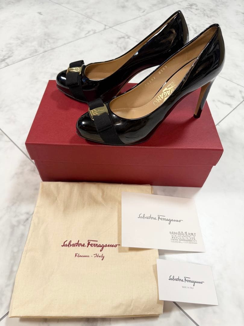 Salvatore Ferragamo ブラックハイヒール