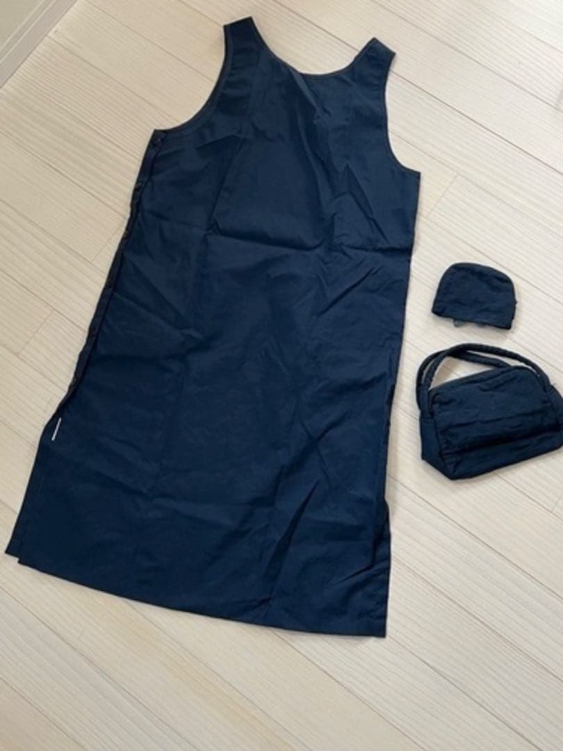 ポテチーノ可愛いお花が付いているエプロンお揃いバッグカードケースセット ネイビー