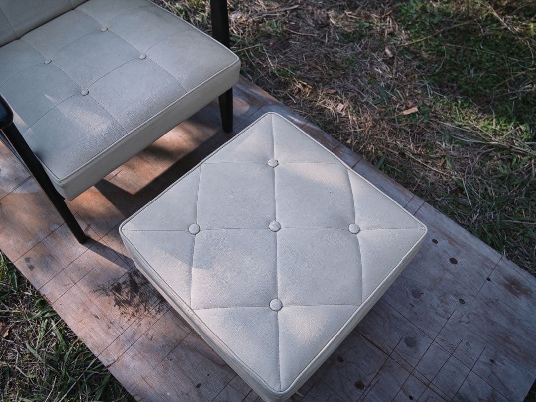 カリモク60 Kチェア　1シーター　アイボリー　ホワイト　オットマン