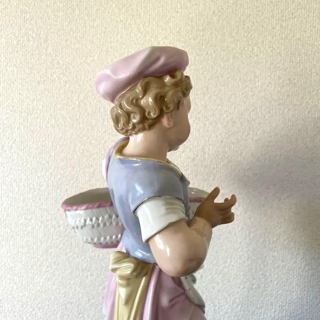 ＊バスケットを持つ少女＊・高さ３７.５cm・Meissen・