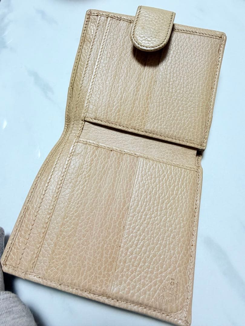 Gucci レザー二つ折り財布 ベージュ