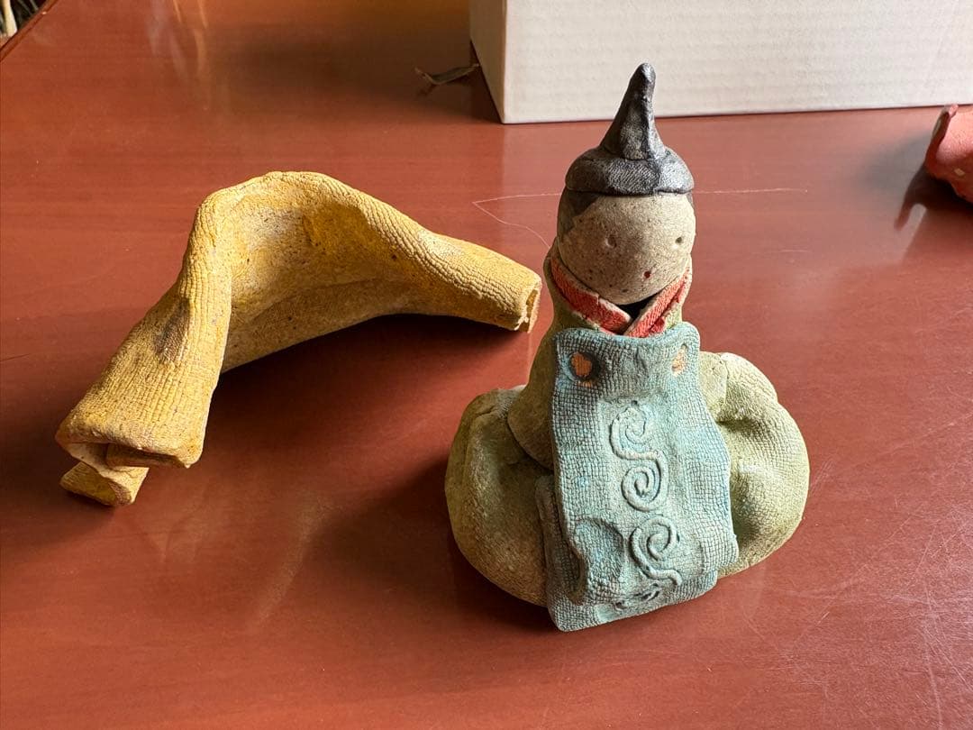 伝統的な雛人形 陶器製 多色