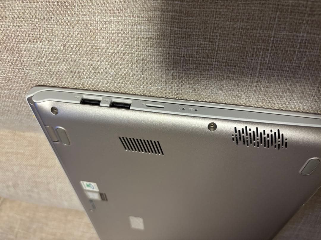 [中古品]ASUS VivoBook 14 本体 ACアダプター付　動作問題なし