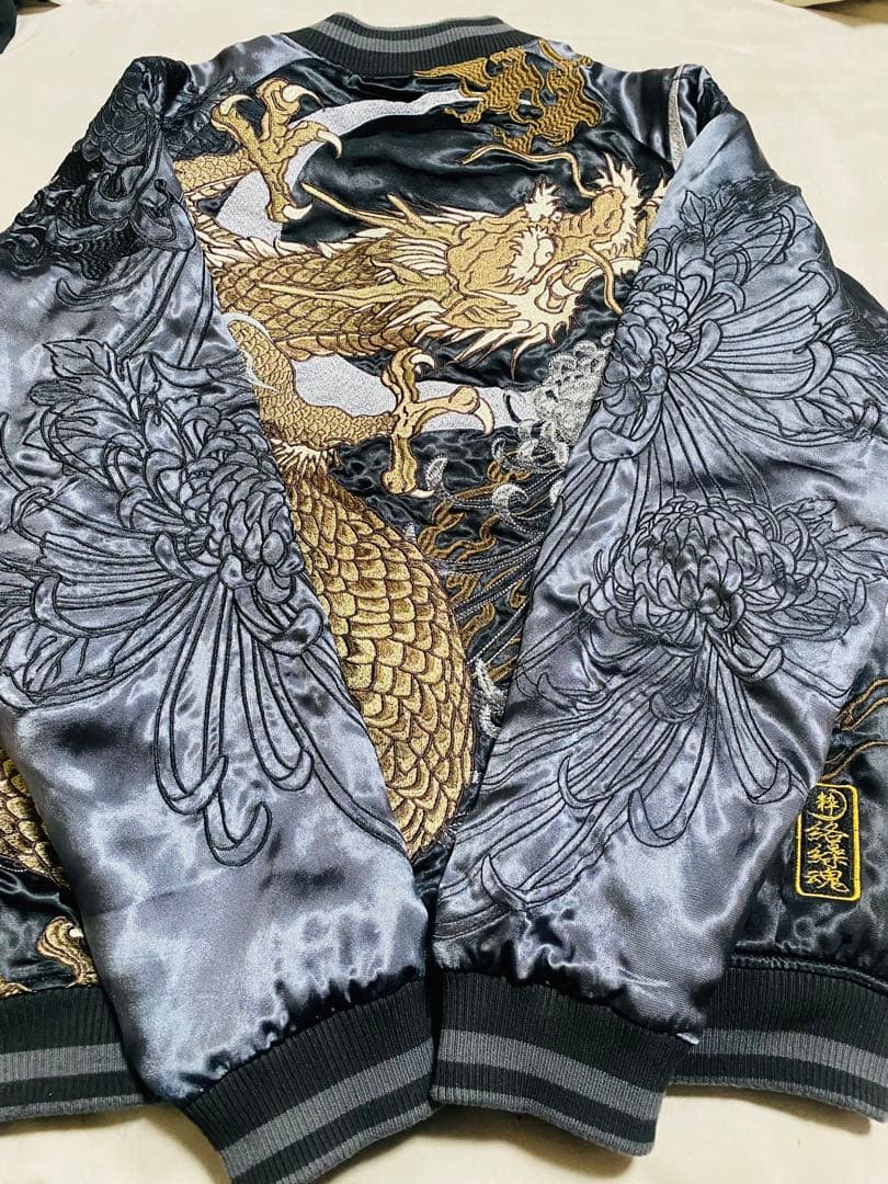 絡繰魂　粋　日本　スカジャン ドラゴン 菊刺繍 限定 最高 デザイン 2面使う