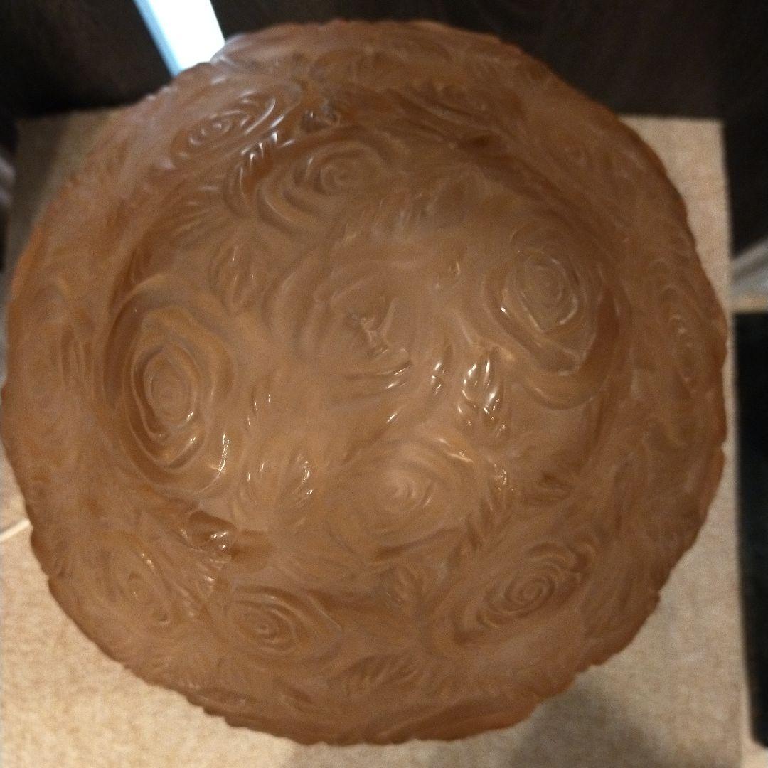 573 バラ柄のガラス製ランプ