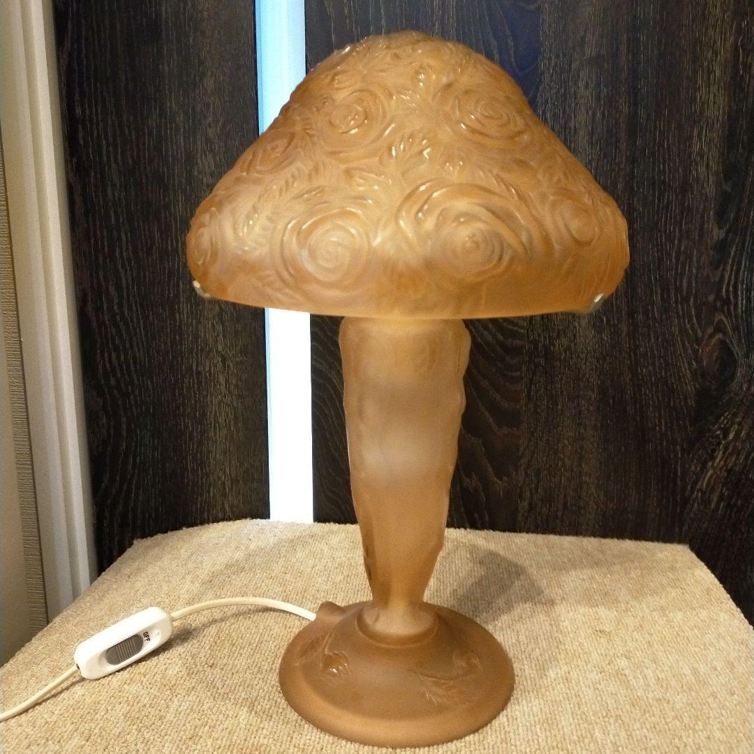 573 バラ柄のガラス製ランプ