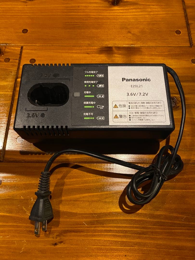 Panasonic LEDライト　EZ3720　バッテリー　充電器付き