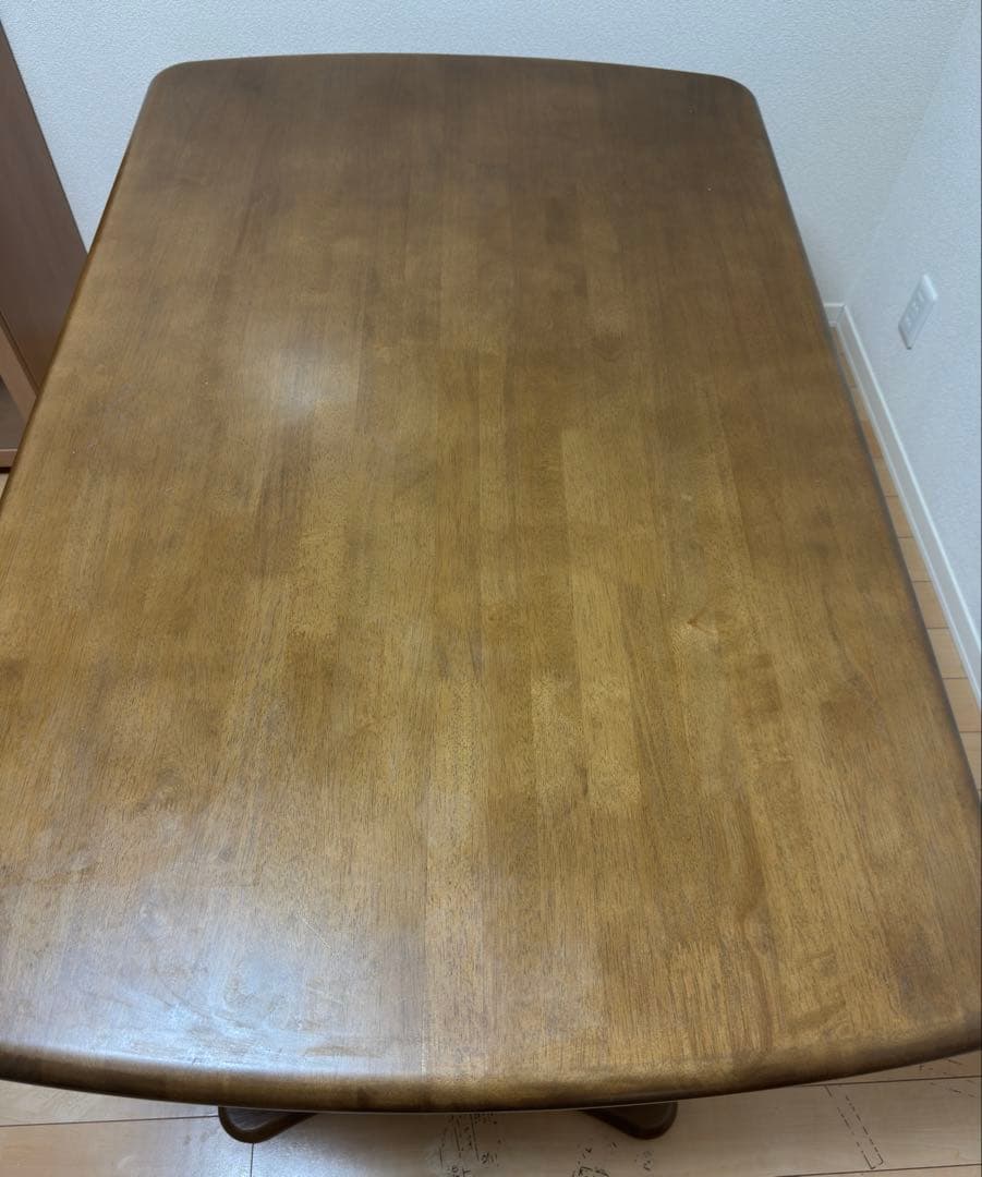 ３月15日まで出品　カリモク家具　ダイニングテーブル　ブラウン　４人掛け