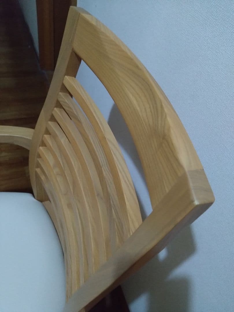 ニトリのひじ付きダイニングチェア未使用品
