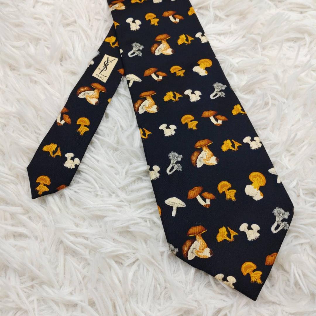 イヴサンローラン 高級シルクネクタイ 総柄（キノコ） ブラック
