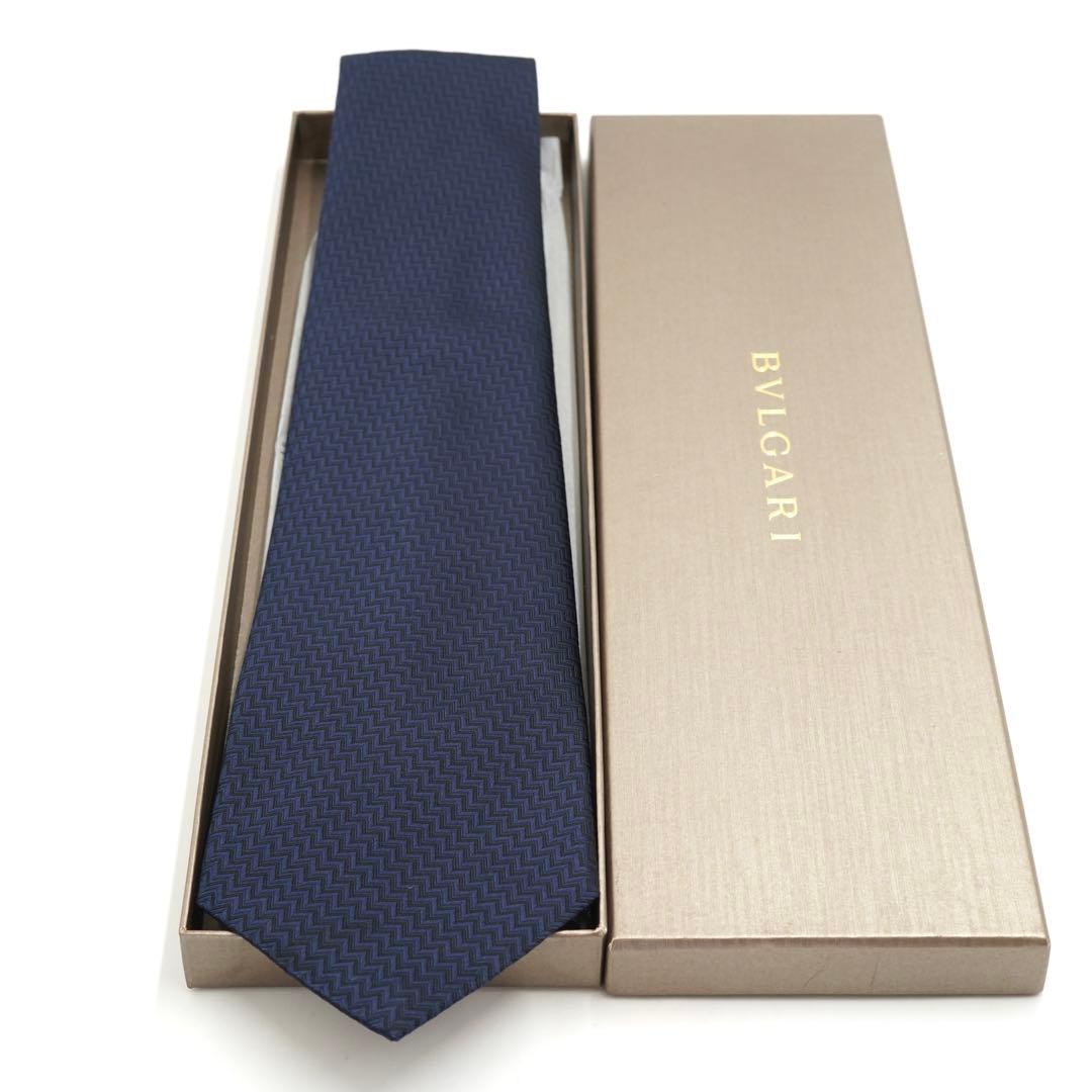 ✨新品未使用品✨　BVLGARI ネクタイ　セッテピエゲ　ネイビー　ソリッド