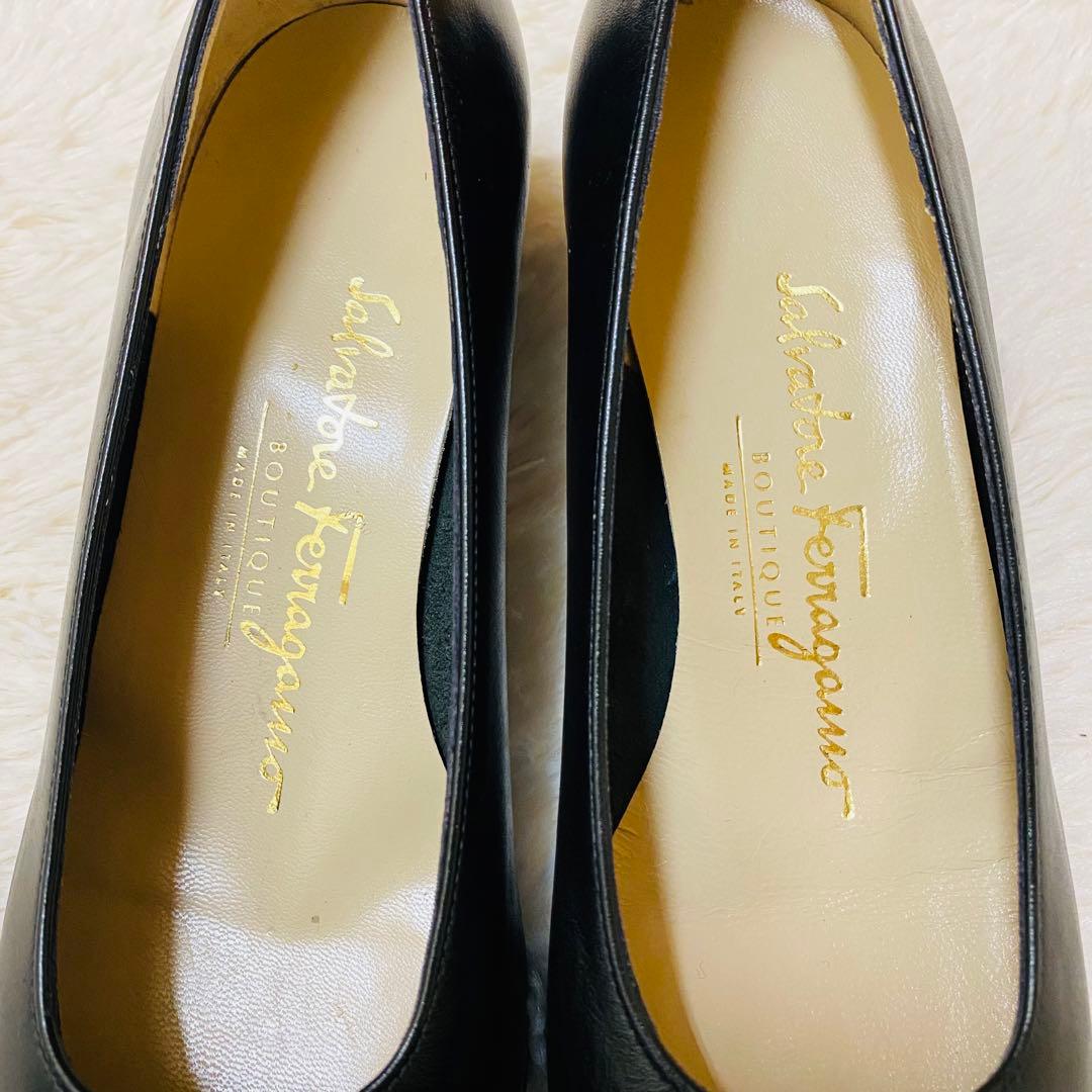 未使用級！Salvatore Ferragamo ヴァラリボン　パンプス レザー