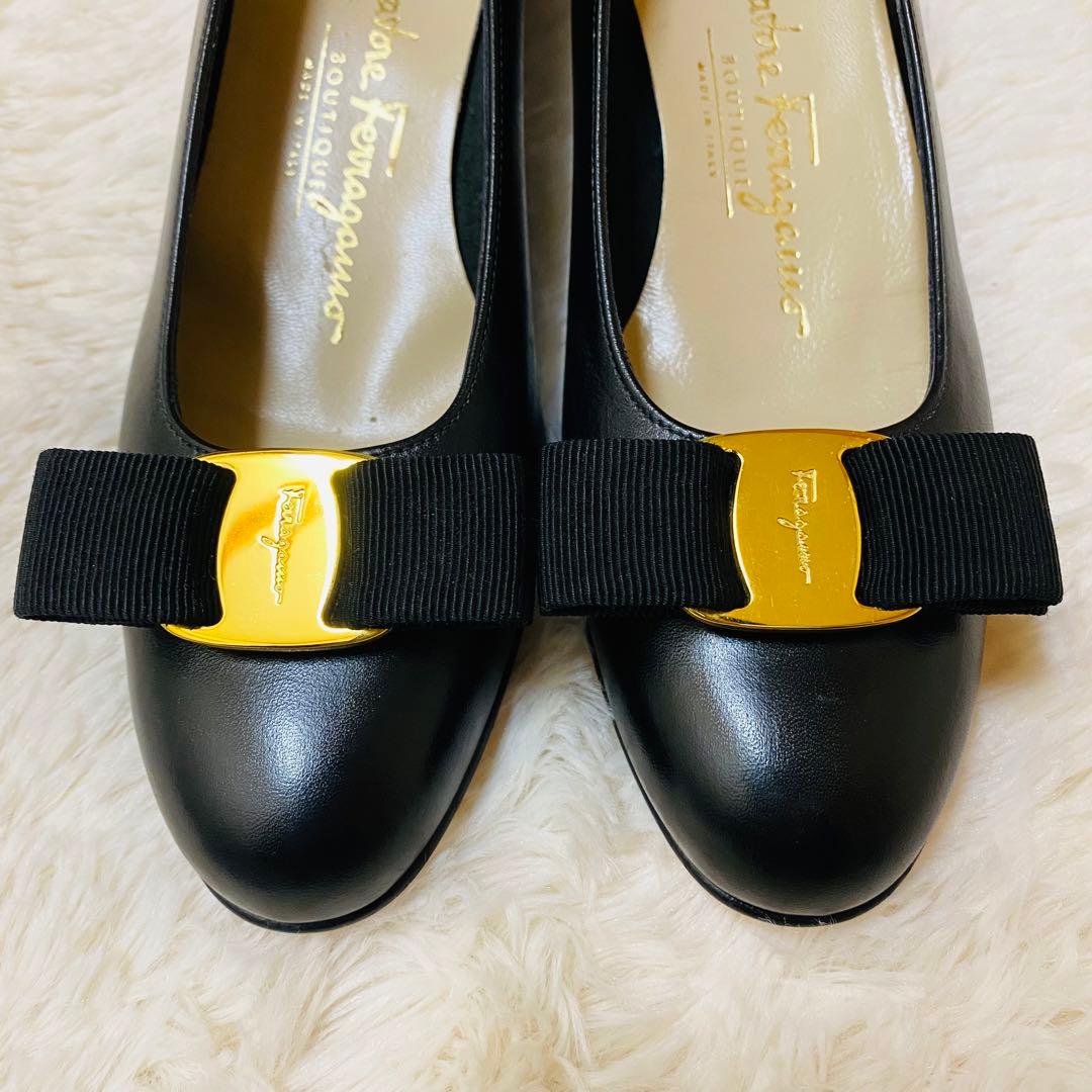 未使用級！Salvatore Ferragamo ヴァラリボン　パンプス レザー