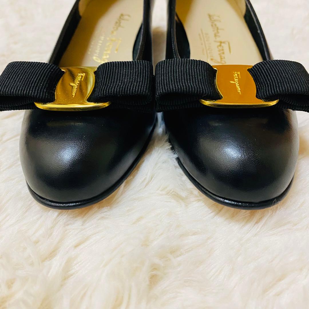 未使用級！Salvatore Ferragamo ヴァラリボン　パンプス レザー