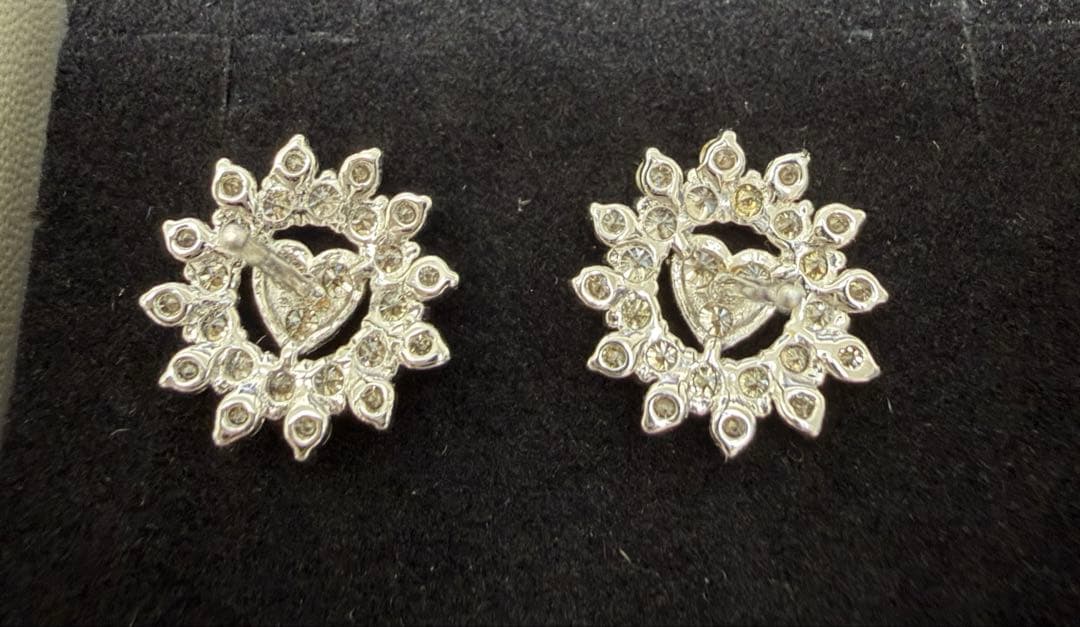 【鑑別書付き】天然ダイヤモンド ピアス 合計1.00ct K18WG フラワー
