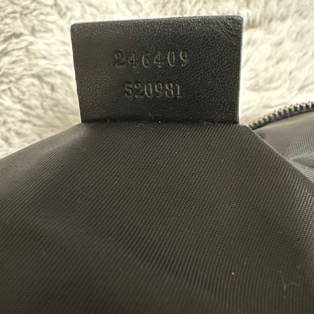 GUCCI ボディーバッグ