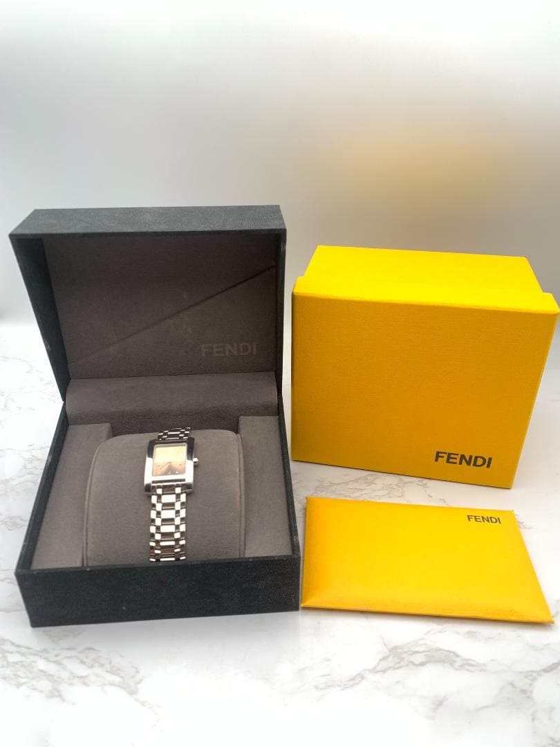 FENDI フェンディ 腕時計 クラシコ クォーツ サーモンピンク 7000L