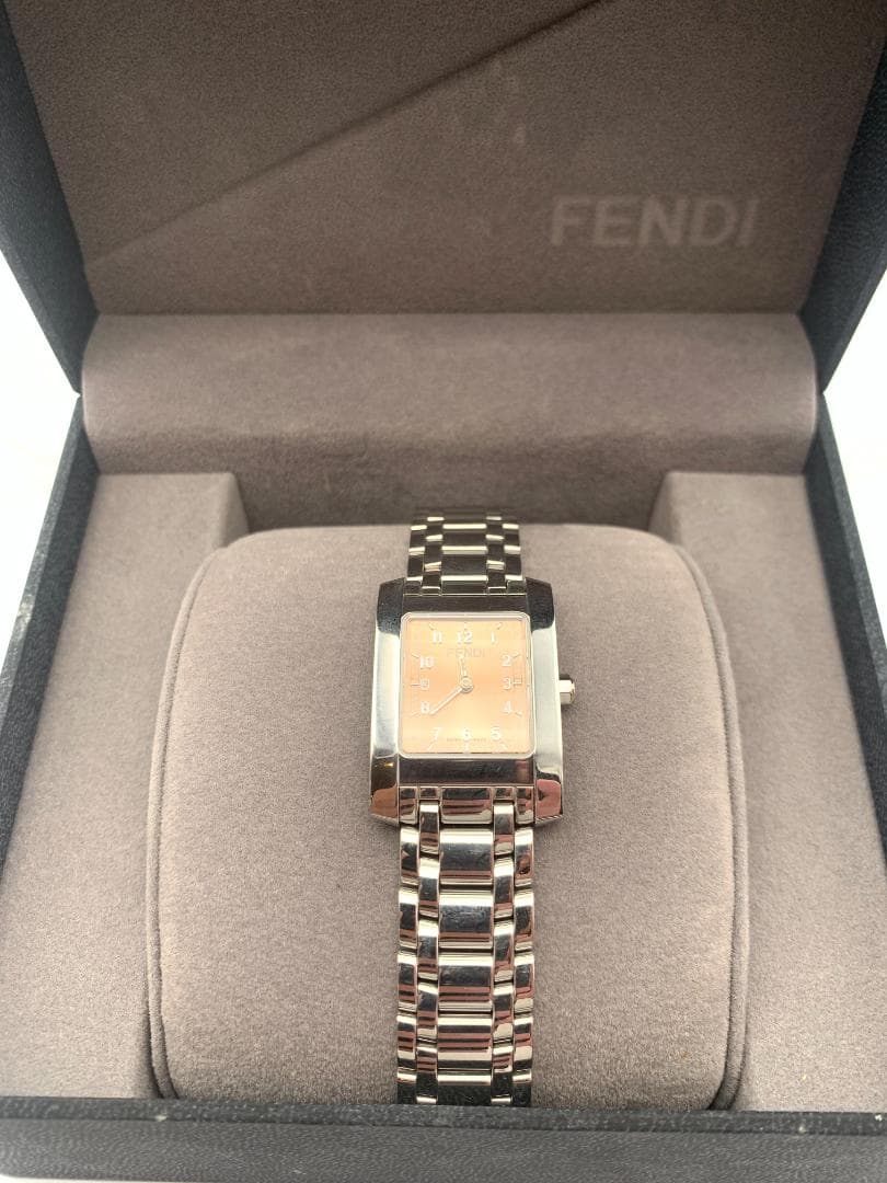 FENDI フェンディ 腕時計 クラシコ クォーツ サーモンピンク 7000L