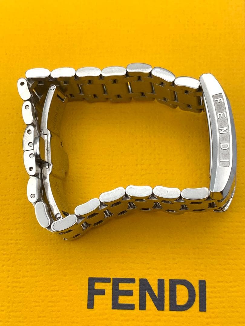 FENDI フェンディ 腕時計 クラシコ クォーツ サーモンピンク 7000L