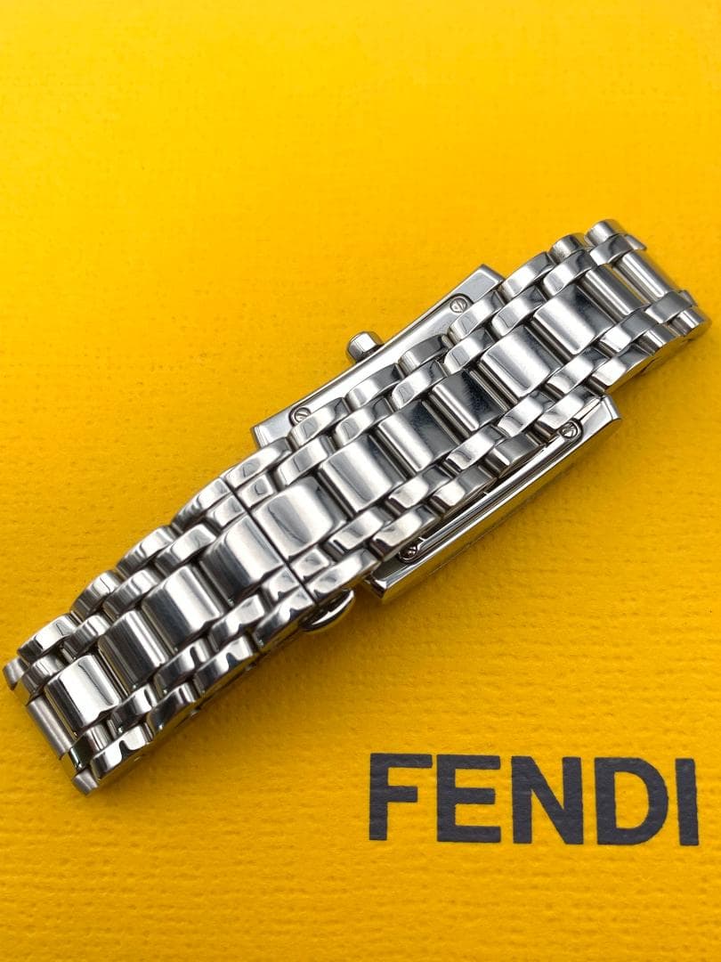FENDI フェンディ 腕時計 クラシコ クォーツ サーモンピンク 7000L