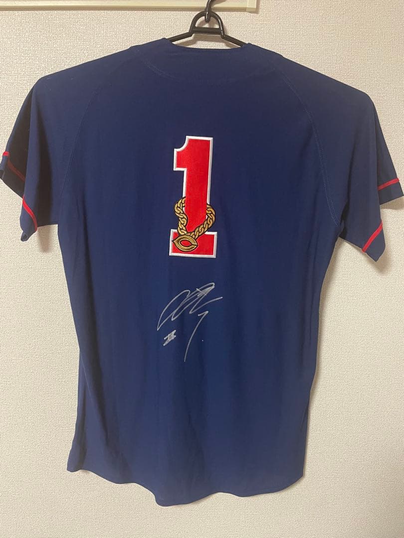 広島カープ　鈴木誠也　サイン付きユニフォーム