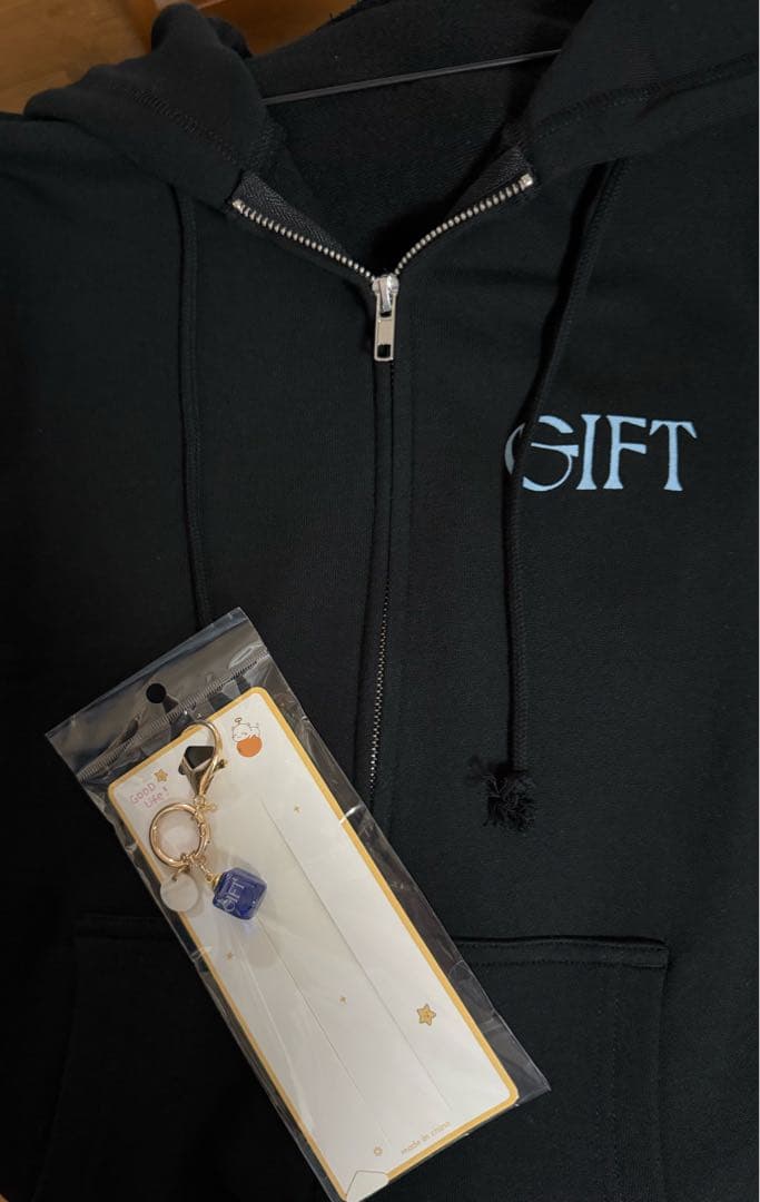 羽生結弦　GIFT パーカー　手作りキーホルダー付き