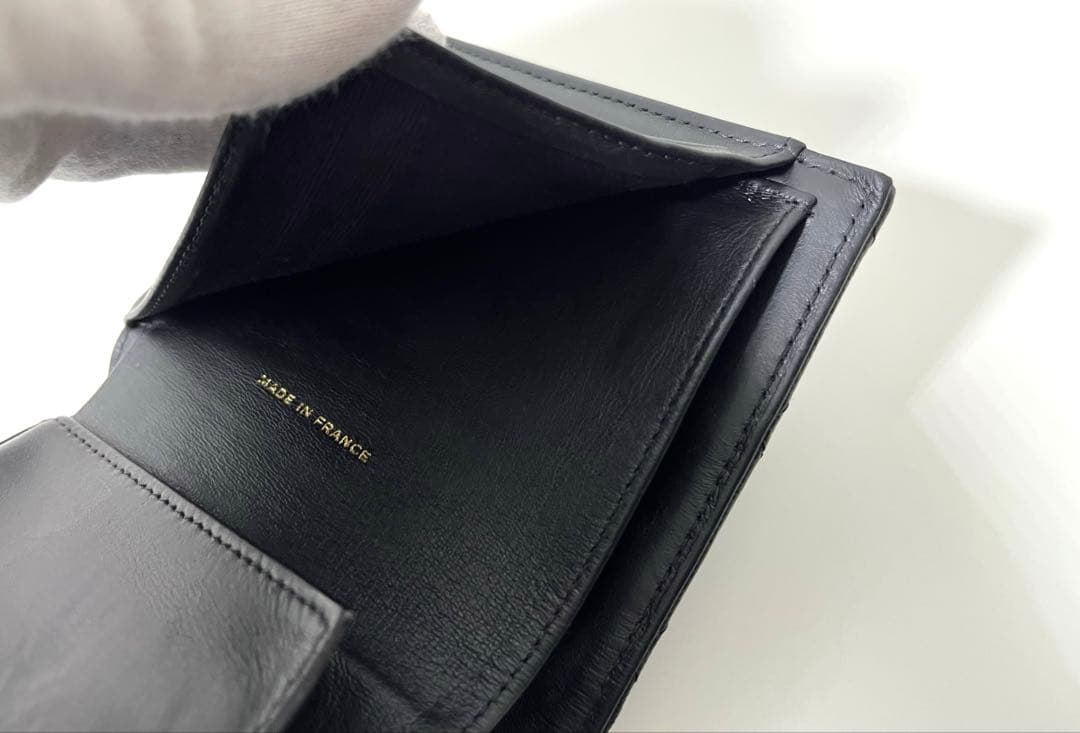 CHANEL キャビアスキン　マトラッセ　ゴールド金具　ケース　三つ折り