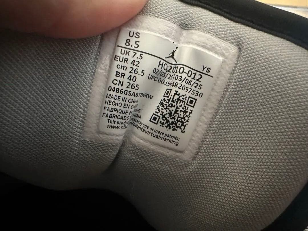 AIR JORDAN 1 LOW SE ブラック、グレー