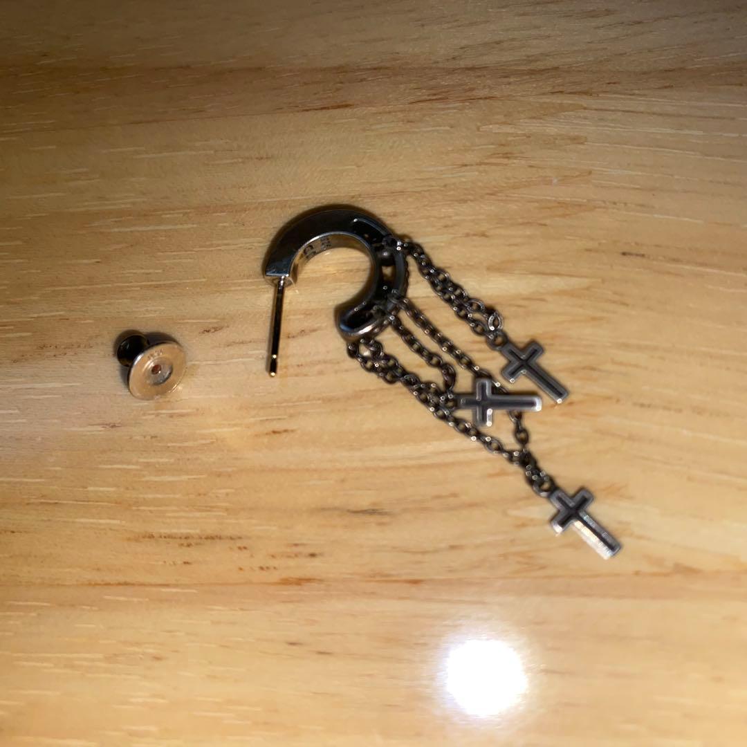 Justin Davis DANGLING CROSS ピアス