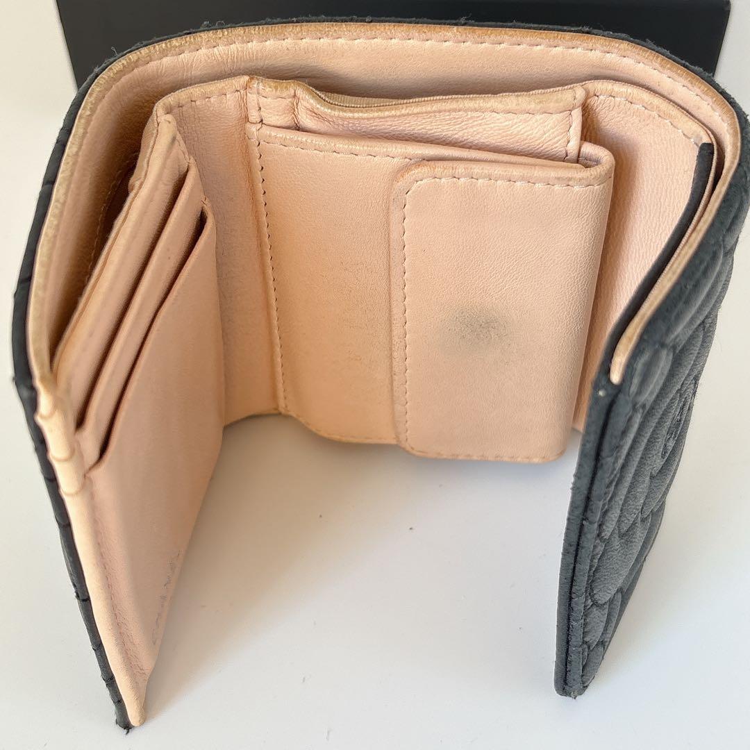 eriy 　CHANEL ミニウォレット　カメリアモチーフ 三つ折り財布
