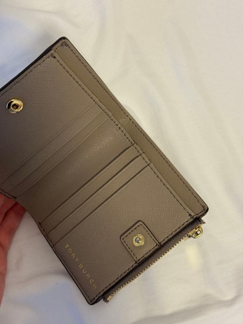 トリーバーチ　tory burch ベージュ　二つ折り財布