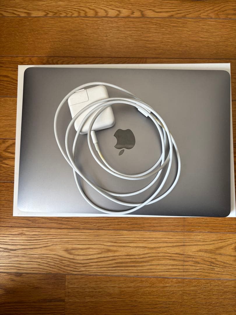 MacBook Air MRE82J/A スペースグレイ 箱•充電器あり