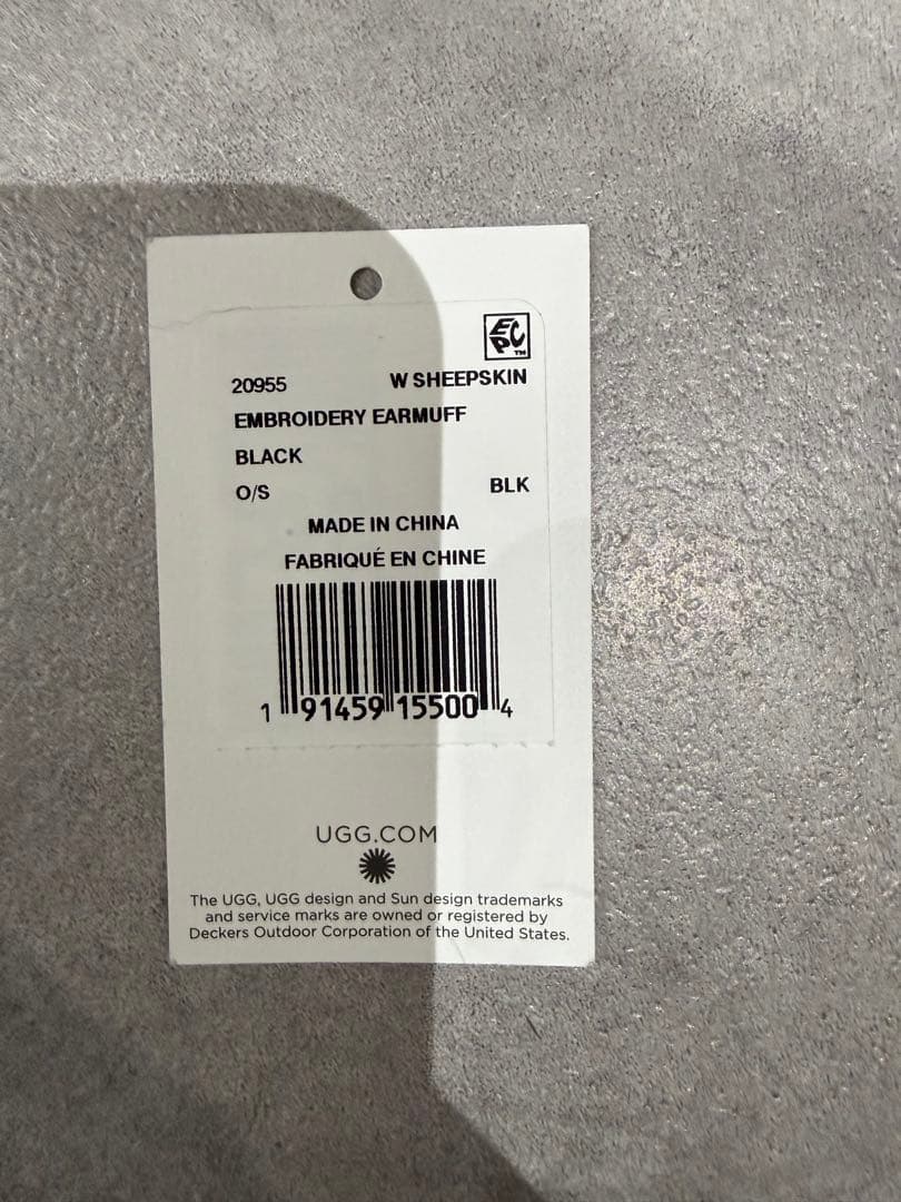 UGG ブラックファーイヤーマフ